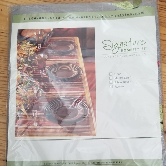 Signature Homestyles Table Runner - Picture 1 of 2